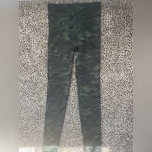 Spanx camo leggings, size small
